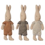 MAILEG NYUSZI KÖTÖTT RUHÁBAN , KRÉM/KÉK  - MIKRO MÉRET