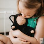 OLLIELLA COZY DINKUM BLACK CAT 