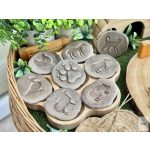 YELLOW DOOR NYOMOZÓ KŐSZETT, FARMUDVARI LÁBNYOMOK, 8 DB - előrendelésre